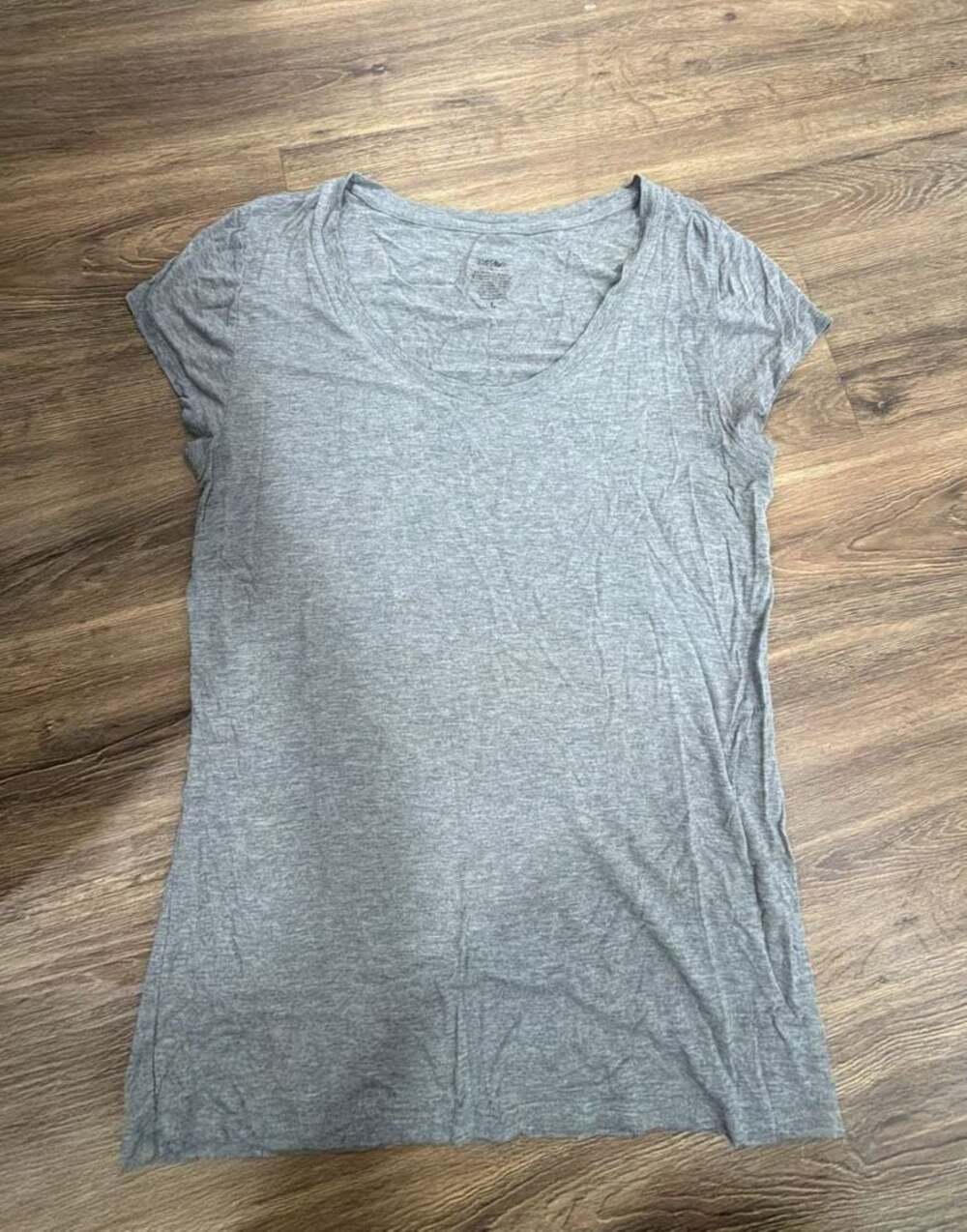 Mossimo Women's Gray Short Sleeve Crew Neck T-Shirt